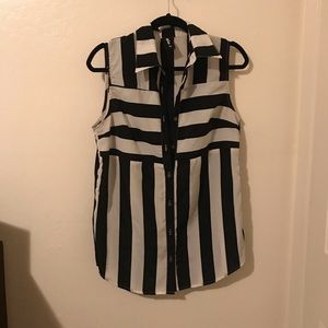 💚 Sleeveless Collared Button Down Blouse